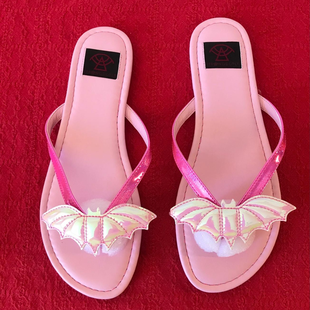 Stylish Pink Bat Design Women's Sandals - Picture 2 of 10